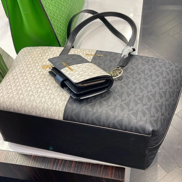 Michael Kors Jet Set Medium Two-Tone Logo Tote
&
Medium Two-Tone Logo Wallet
NWT - Picture 10 of 16